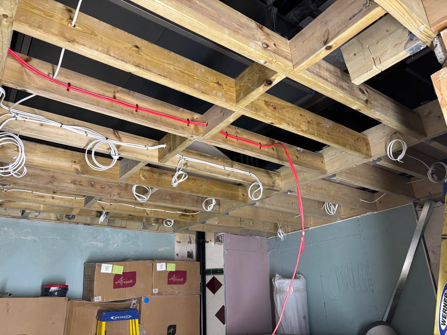 Hmmmm the satisfying feeling of a nice neat job, Down lights, Smoke Detectors and Emergency lighting all wired and ready for boarding… now please trackers… don’t go moving my cables
#edenbridge #oxted #electrician #eastgrinstead